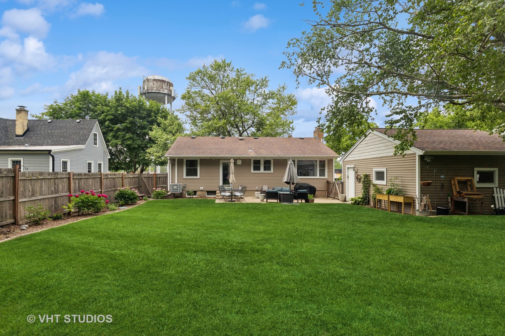 207 S Van Buren Street, East Dundee, IL 60118