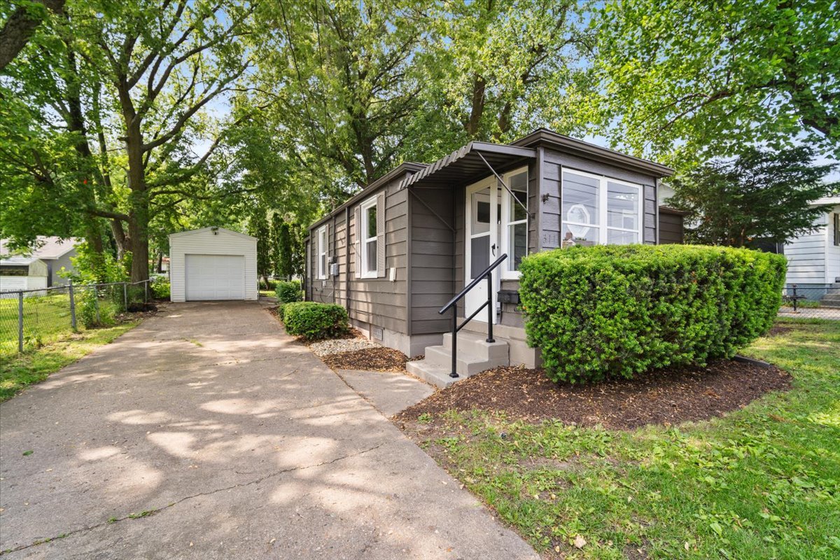 311 E Stewart Street, Bloomington, IL 61701