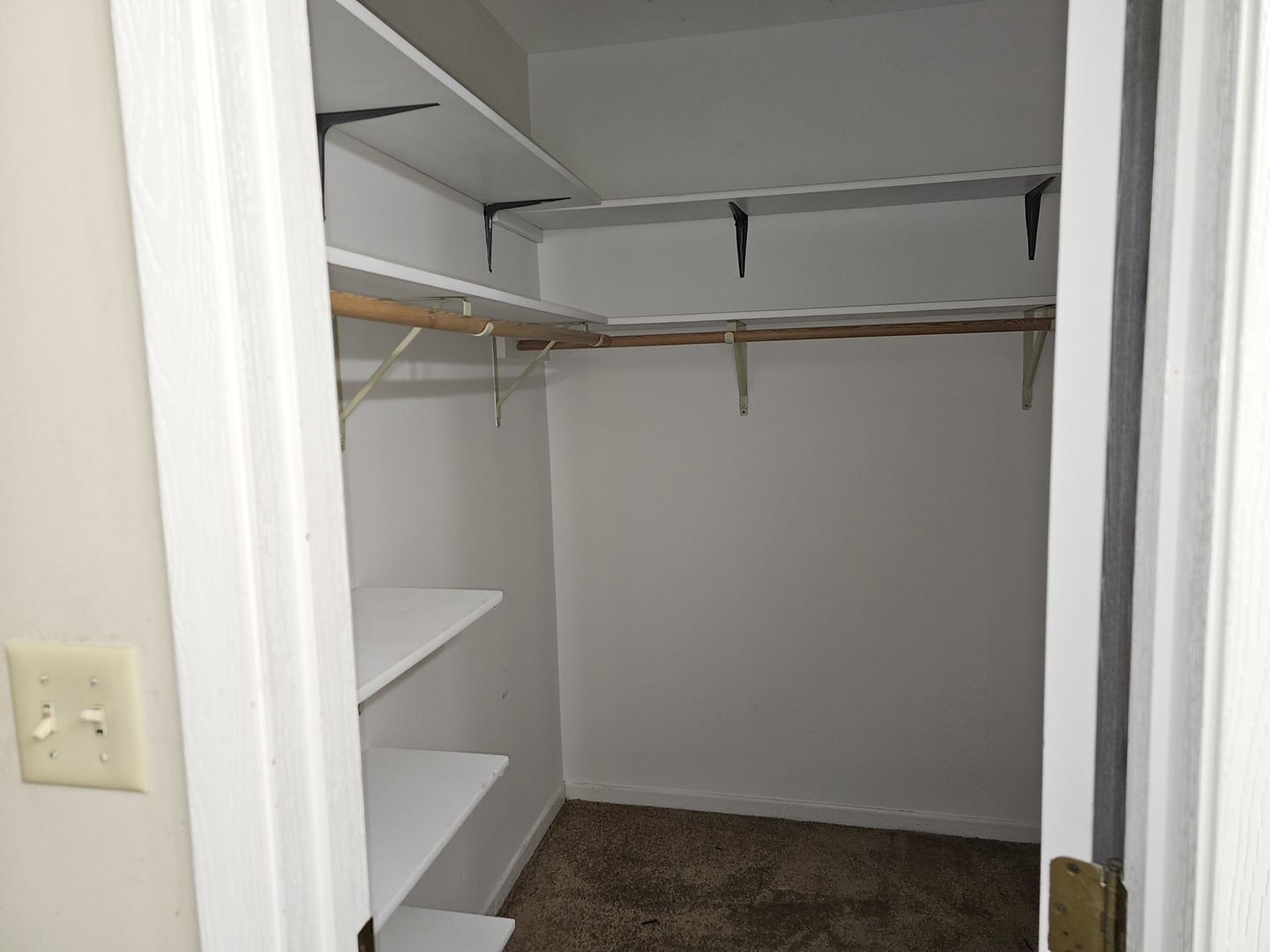 2135 COLORADO Avenue #2135, Elgin, IL 60123