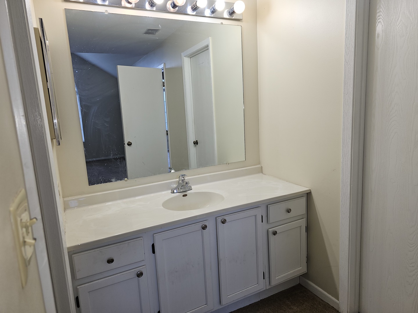 2135 COLORADO Avenue #2135, Elgin, IL 60123