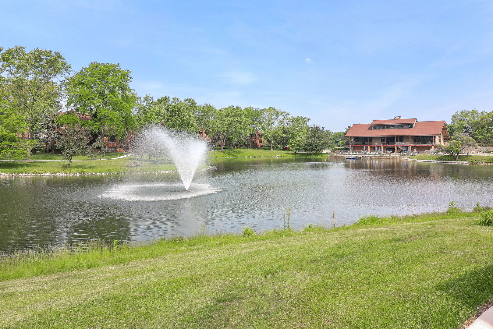 12 Kyle Court, Willowbrook, IL 60527