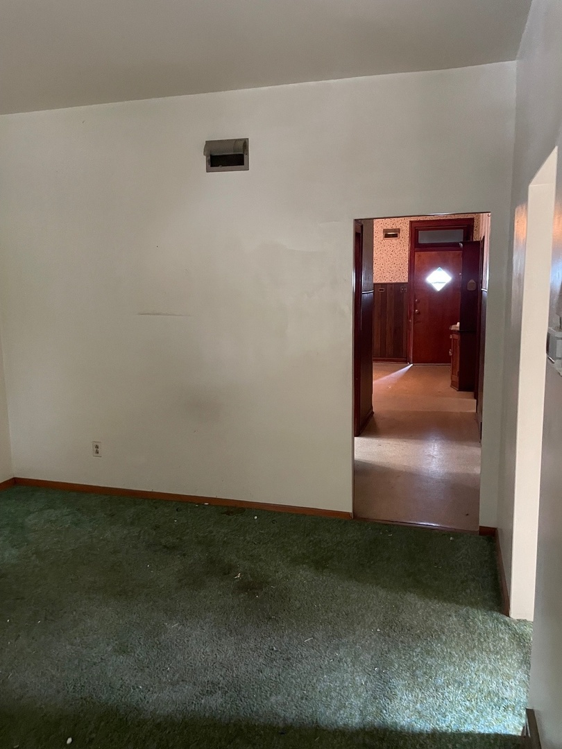 8626 S Burnham Avenue, Chicago, IL 60617