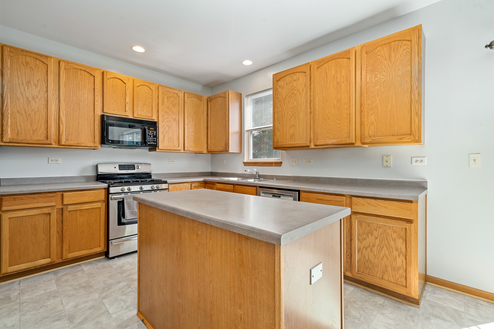 2658 Bauer Road, North Aurora, IL 60542
