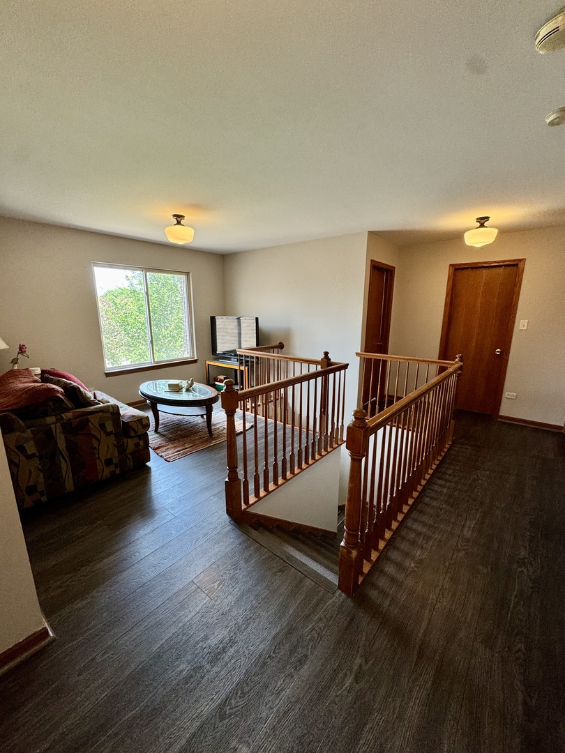 1064 N 129th Infantry Drive, Joliet, IL 60435