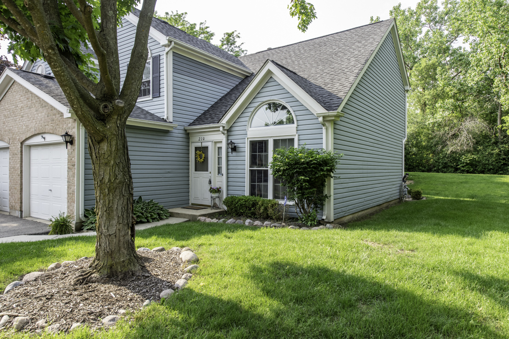 210 Wellington Circle, Gurnee, IL 60031
