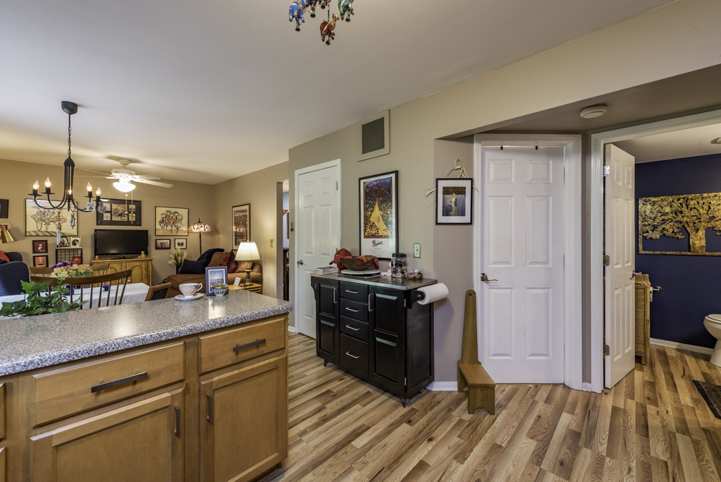 210 Wellington Circle, Gurnee, IL 60031