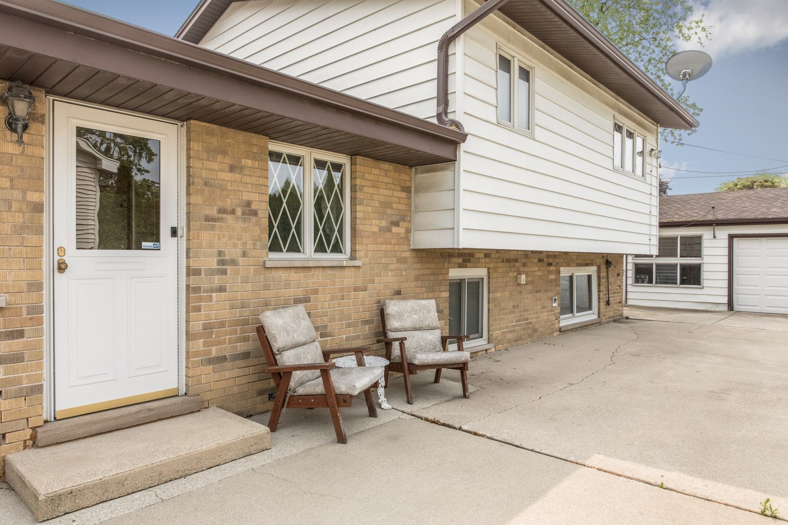 305 Denver Drive, Des Plaines, IL 60018