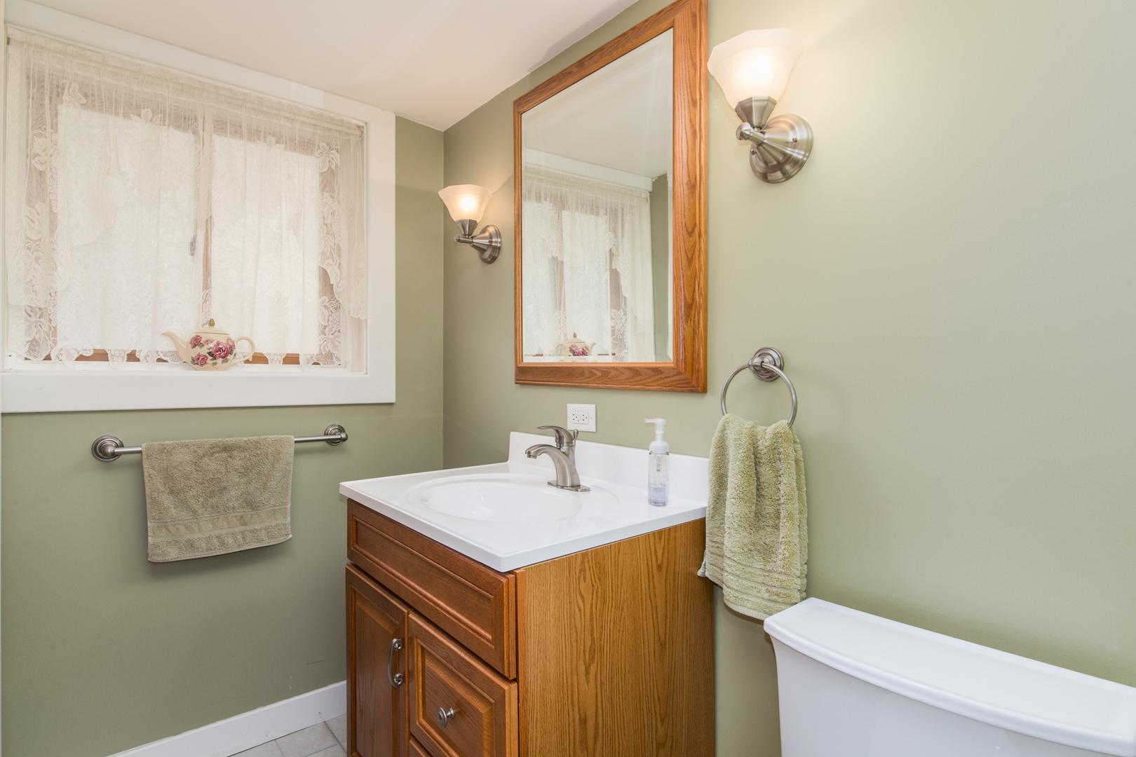 305 Denver Drive, Des Plaines, IL 60018