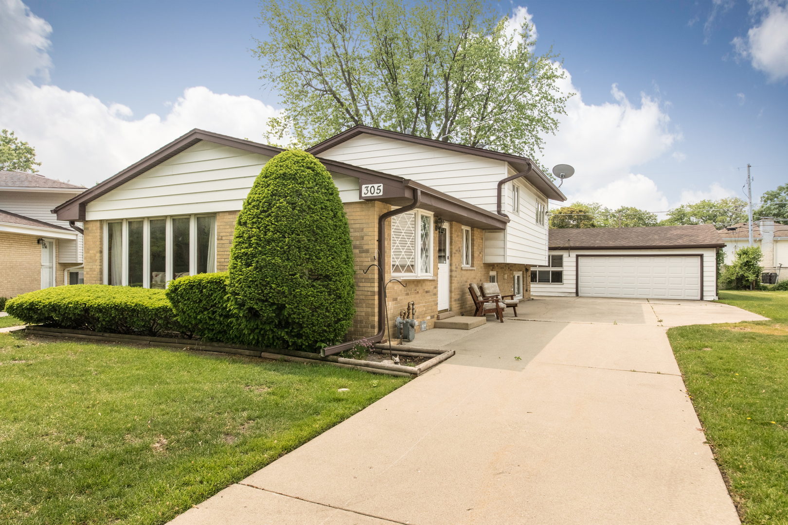 305 Denver Drive, Des Plaines, IL 60018