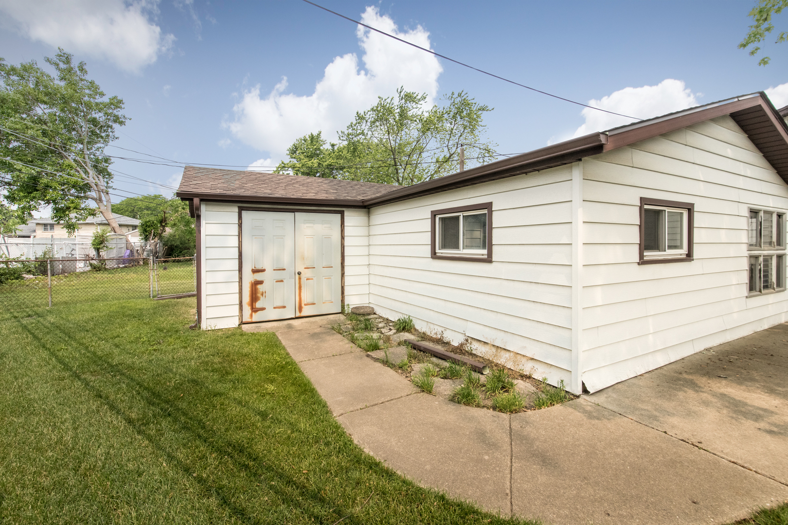 305 Denver Drive, Des Plaines, IL 60018