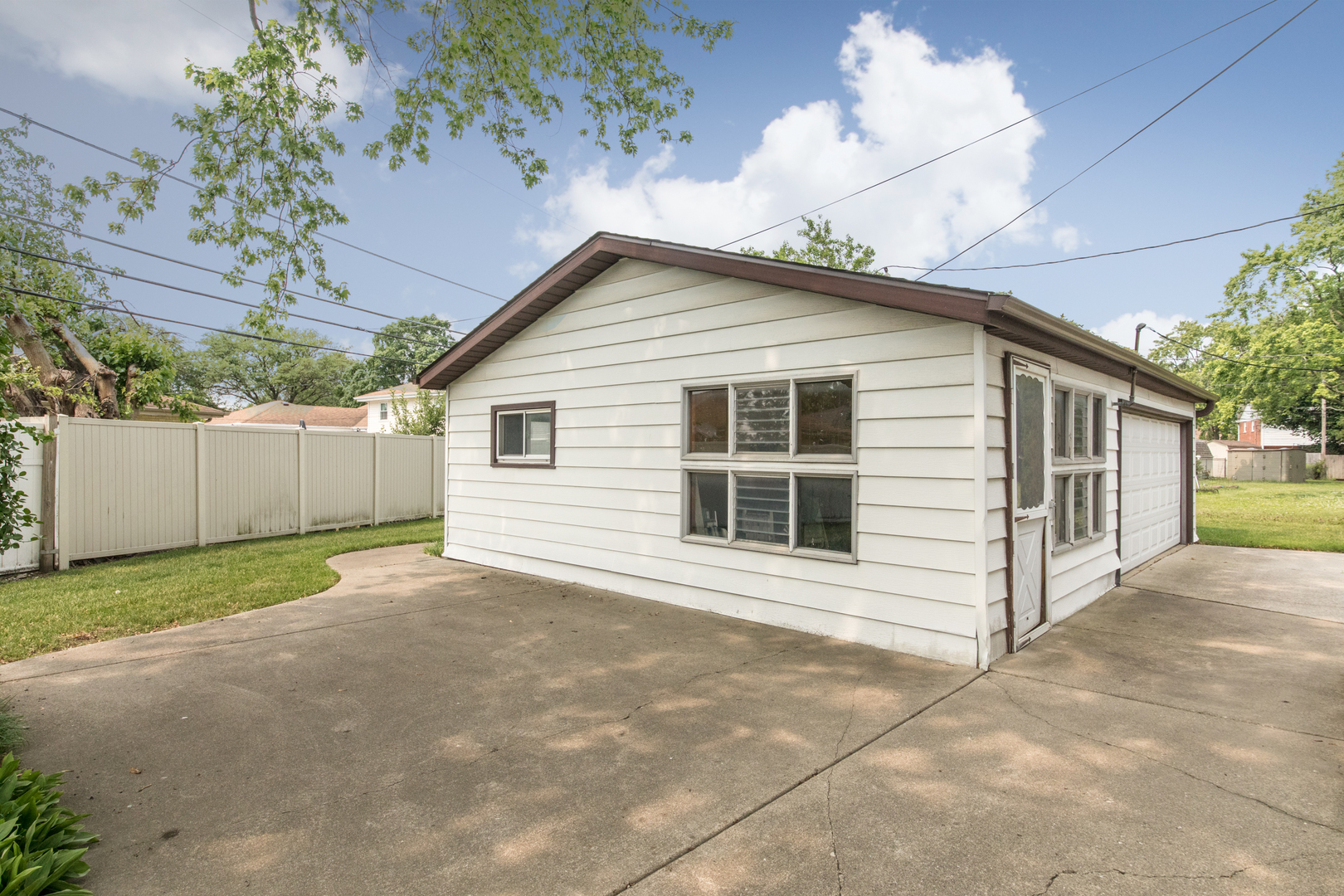 305 Denver Drive, Des Plaines, IL 60018