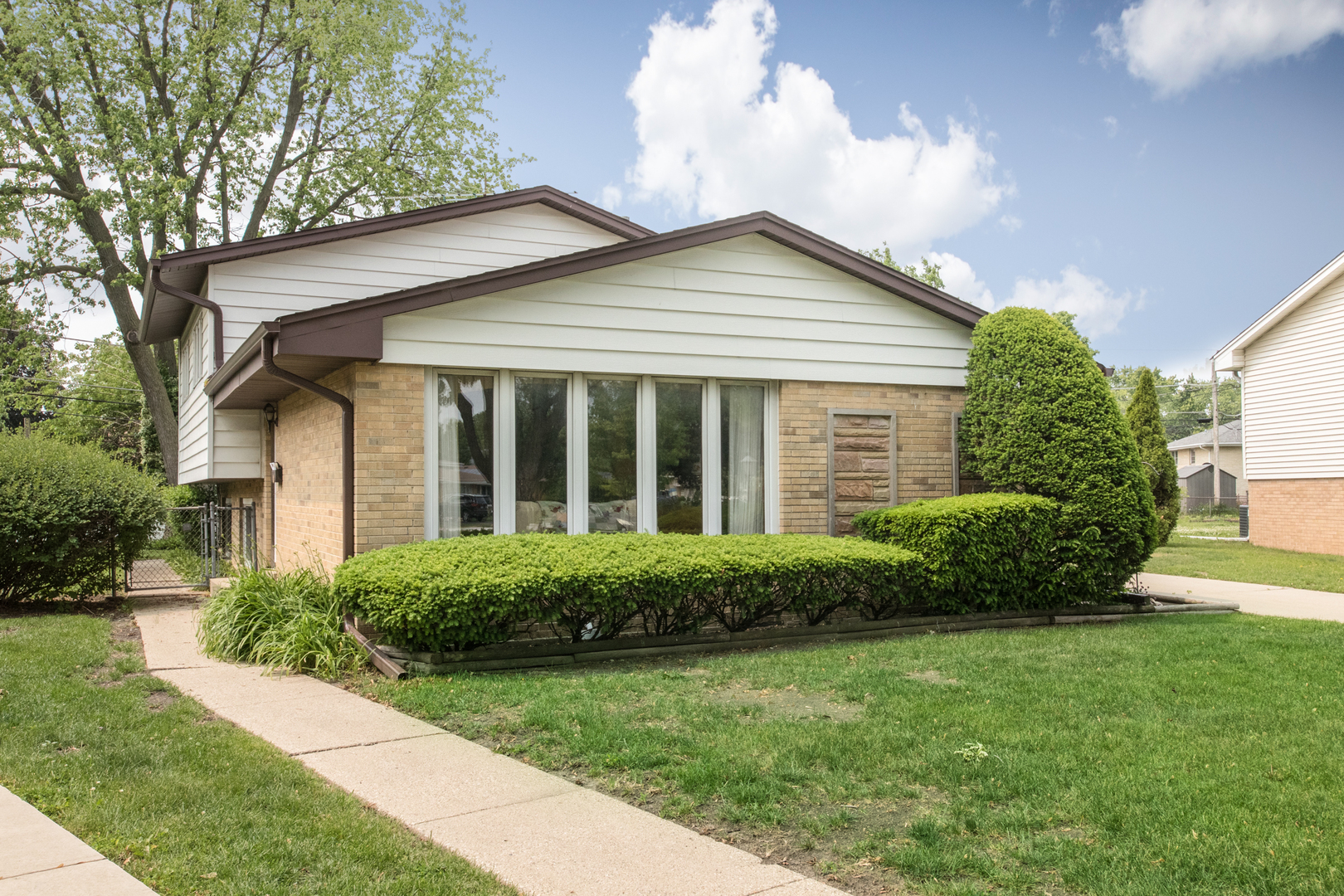 305 Denver Drive, Des Plaines, IL 60018