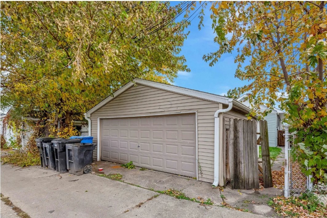 9922 S Yale Avenue, Chicago, IL 60628
