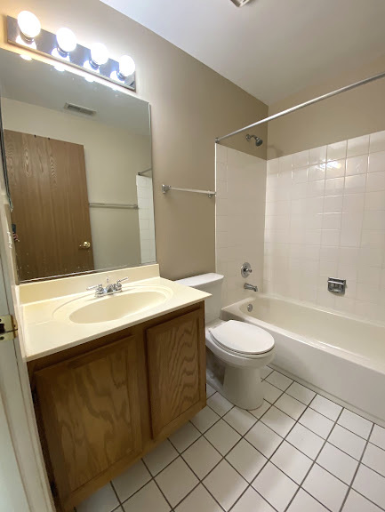 45 AMBER Court #C, Schaumburg, IL 60193