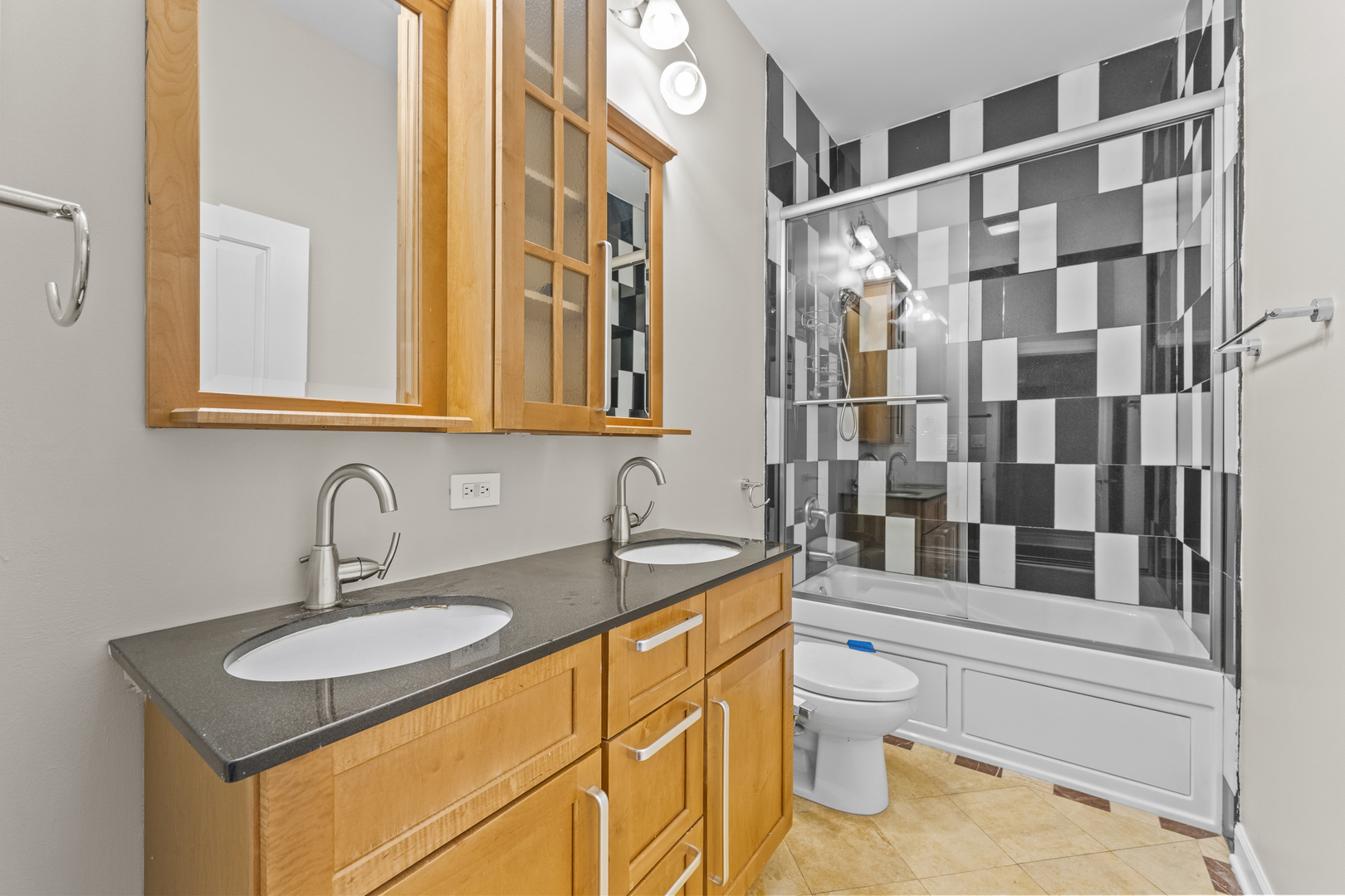 4231 N Kedzie Avenue #3E, Chicago, IL 60618
