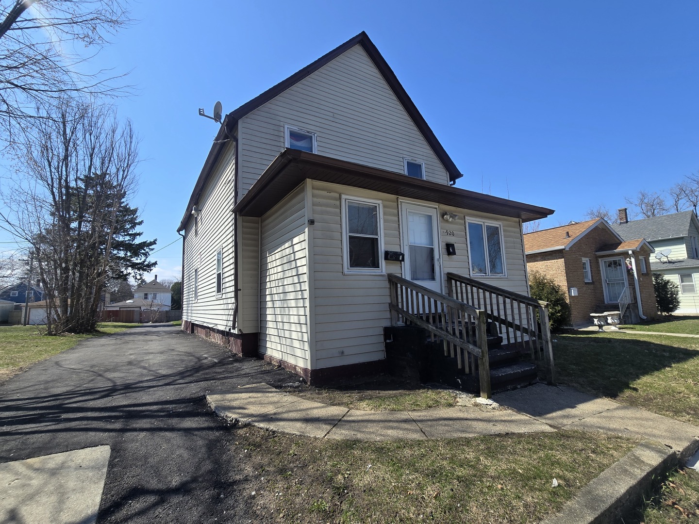 920 S Mcalister Avenue, Waukegan, IL 60085
