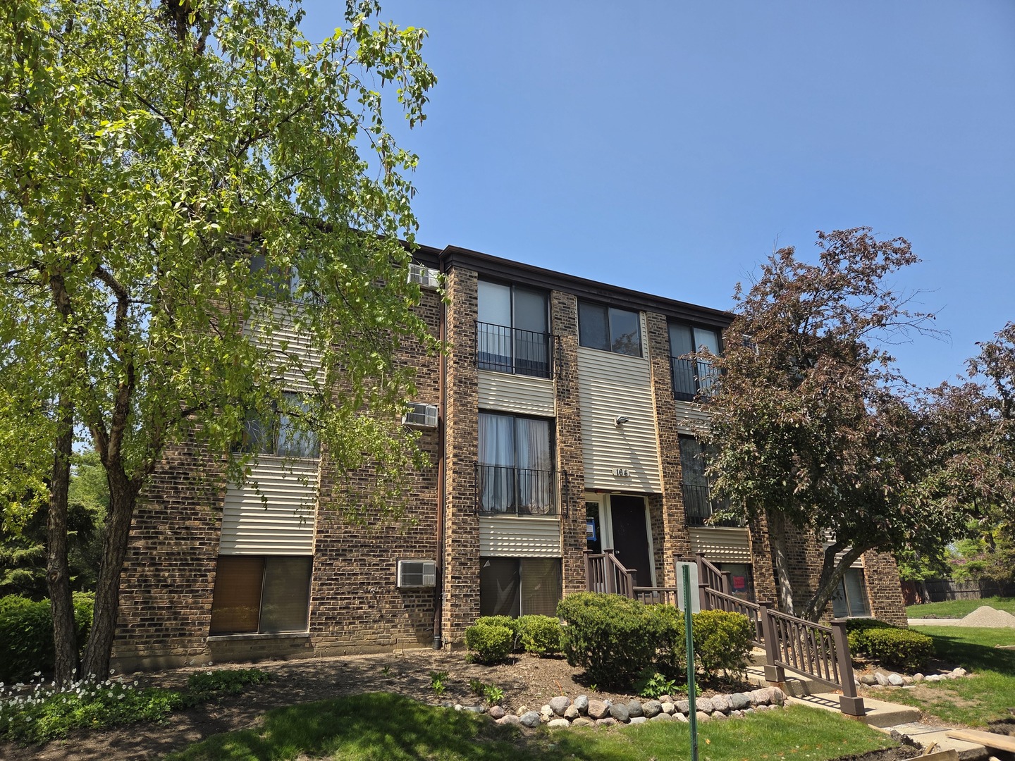 164 Dunteman Drive #101, Glendale Heights, IL 60139