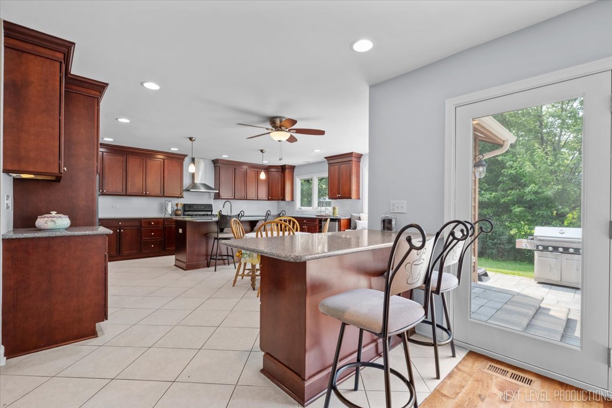 978 Merrimac Circle, Naperville, IL 60540
