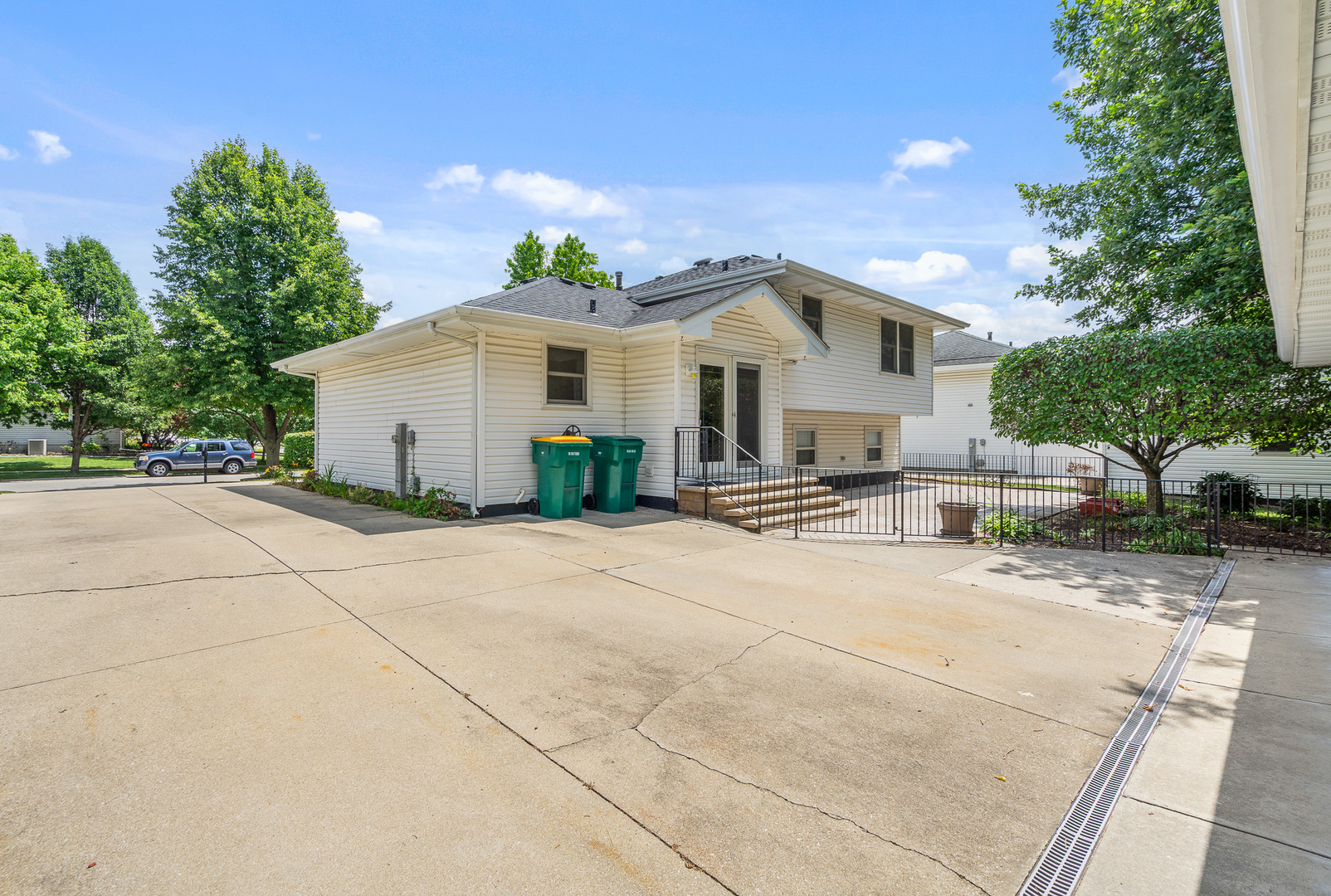 371 Whiteside Drive, Joliet, IL 60435