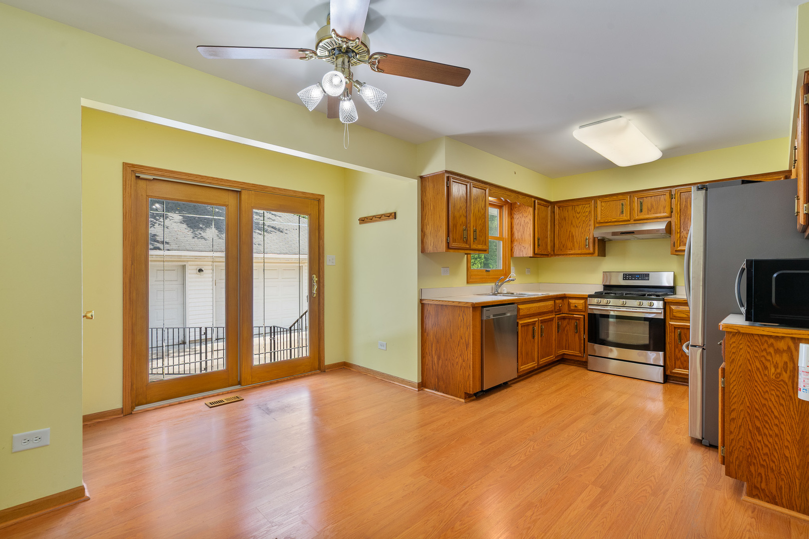 371 Whiteside Drive, Joliet, IL 60435