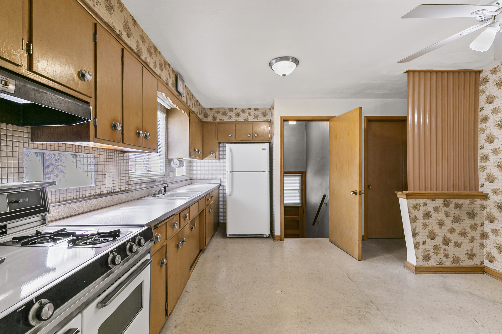 9826 S Harding Avenue, Evergreen Park, IL 60805