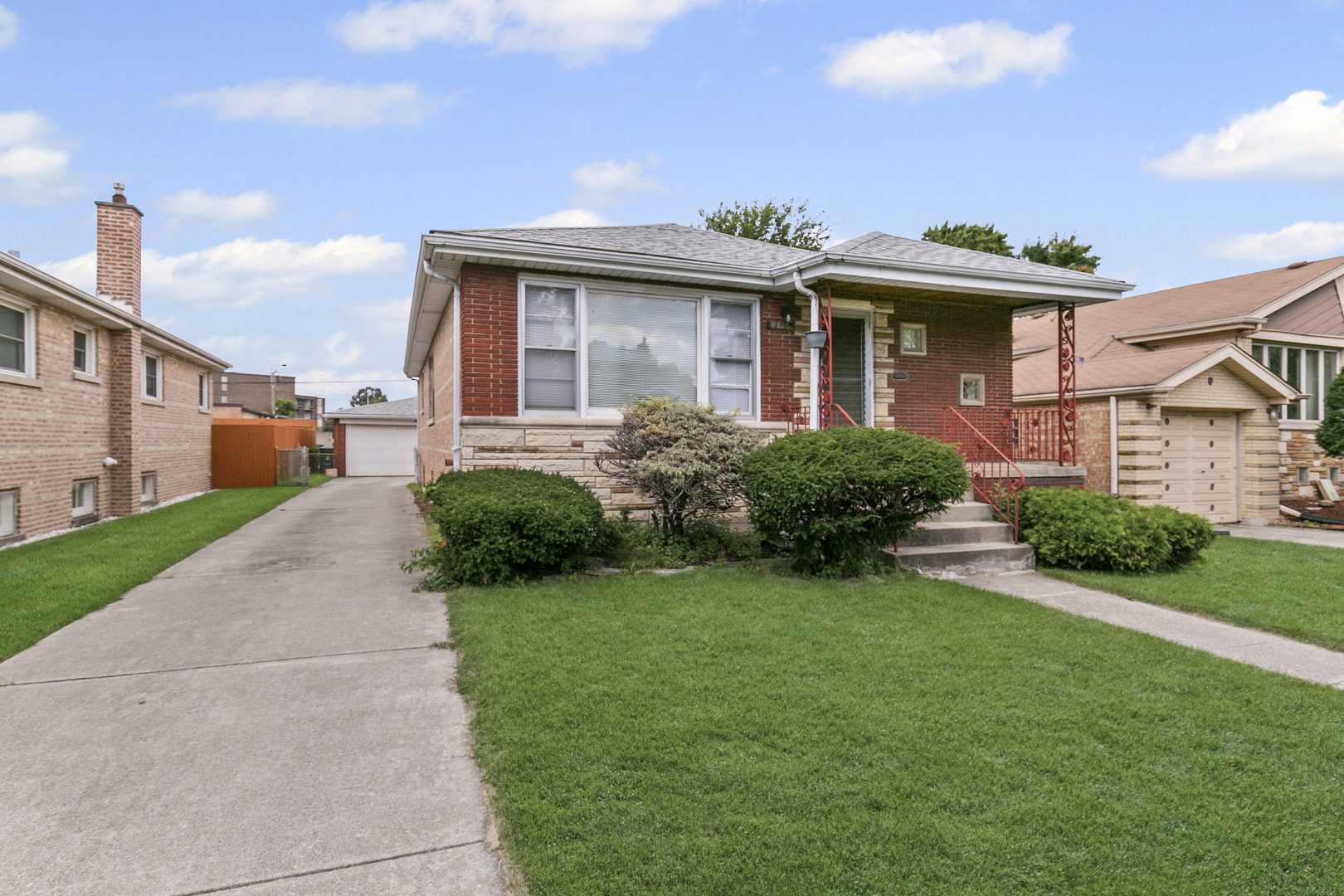 9826 S Harding Avenue, Evergreen Park, IL 60805