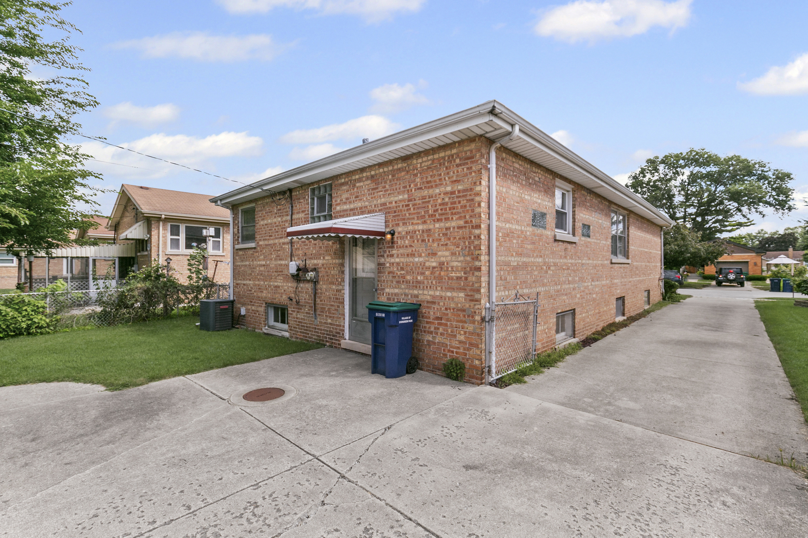 9826 S Harding Avenue, Evergreen Park, IL 60805