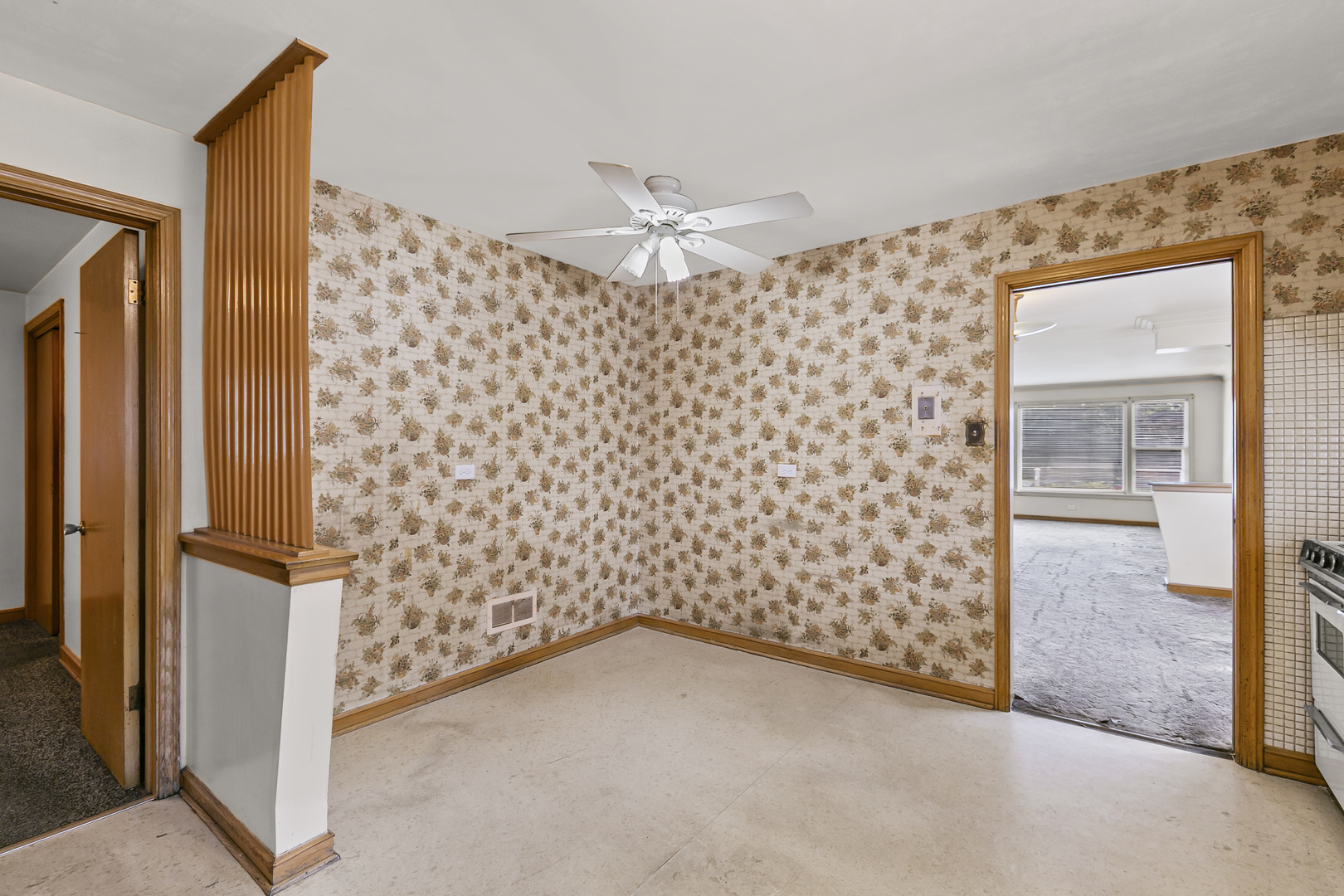 9826 S Harding Avenue, Evergreen Park, IL 60805