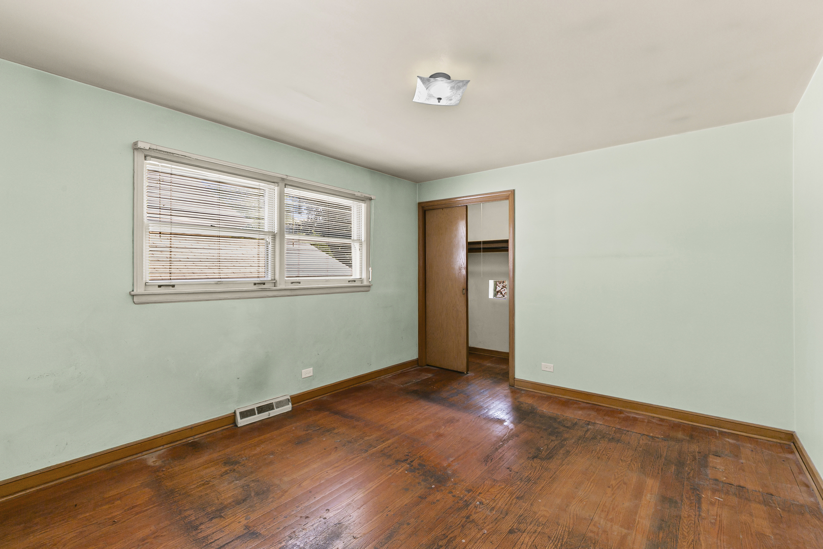 9826 S Harding Avenue, Evergreen Park, IL 60805
