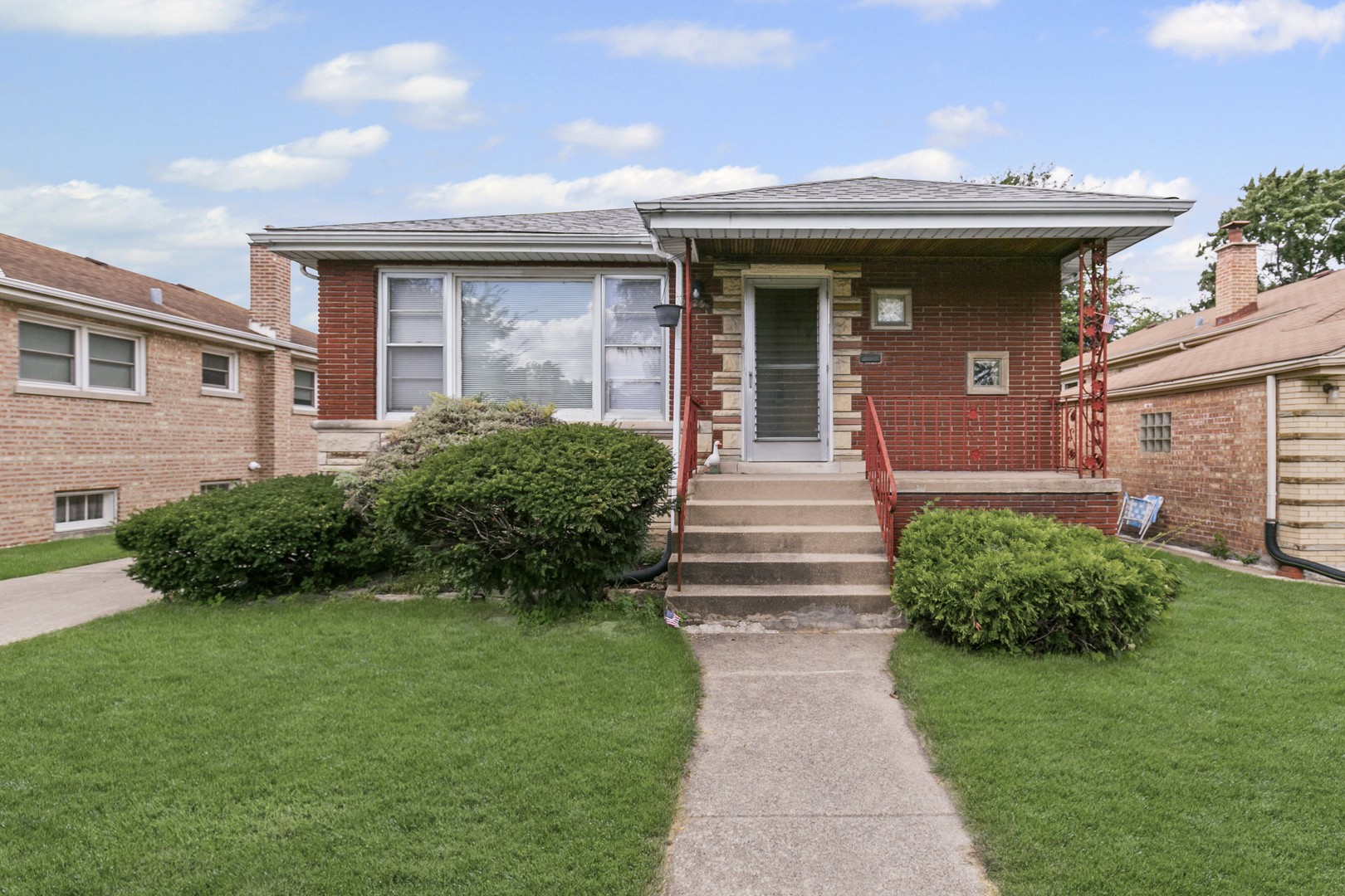9826 S Harding Avenue, Evergreen Park, IL 60805