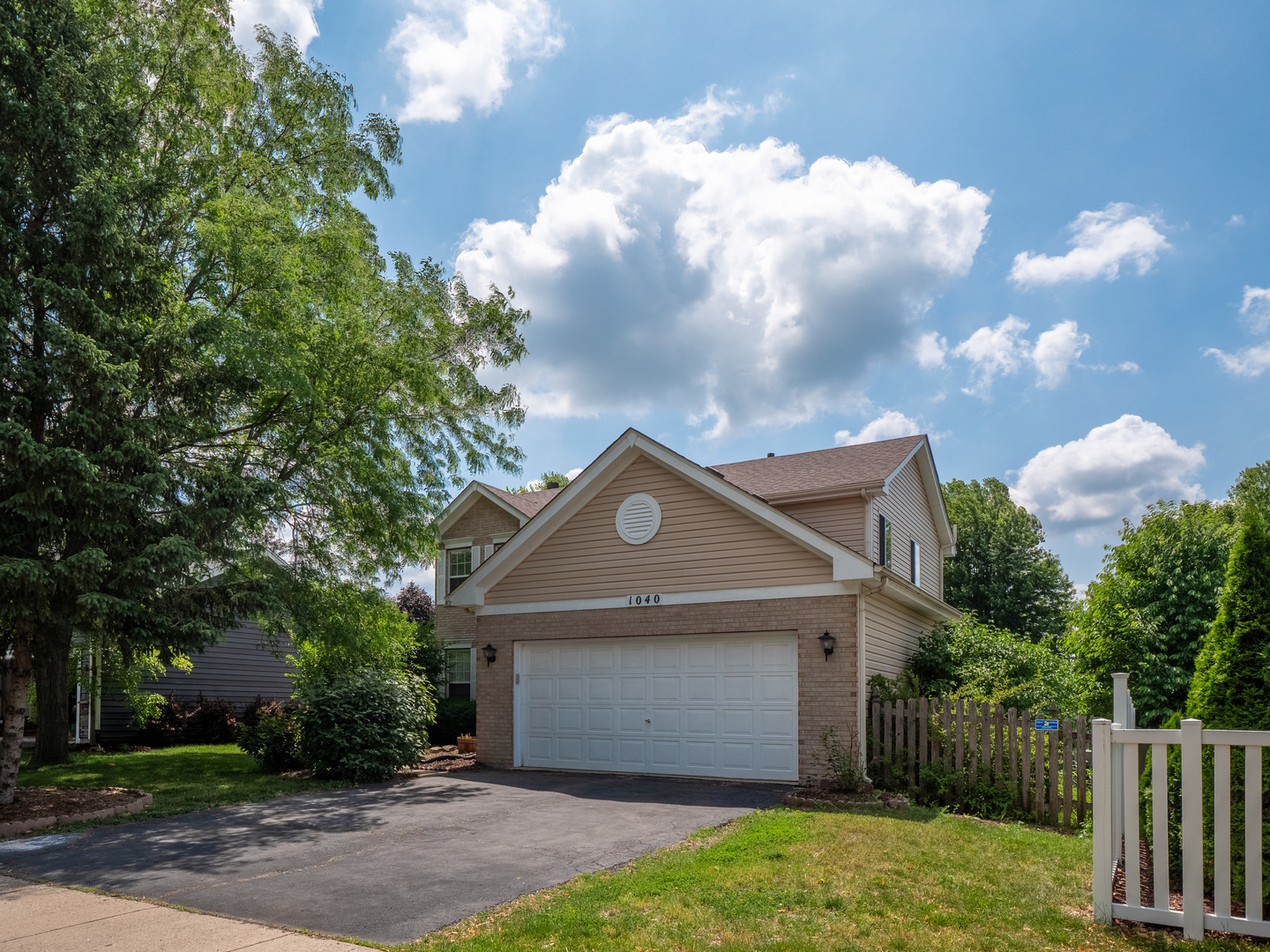 1040 Sanctuary Lane, Naperville, IL 60540