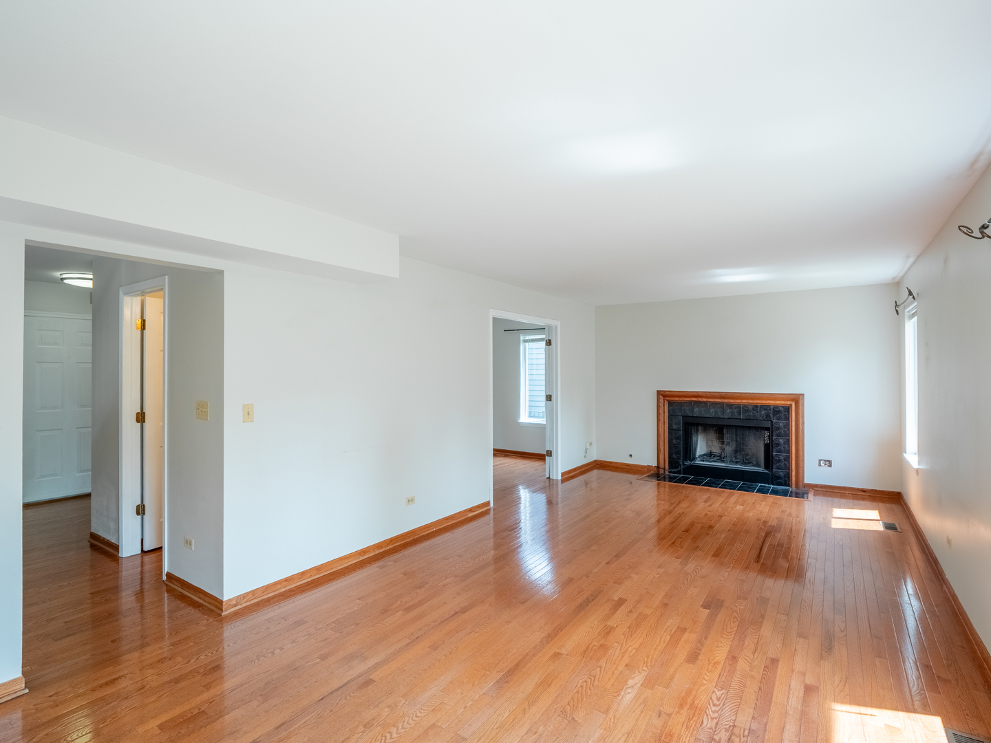 1040 Sanctuary Lane, Naperville, IL 60540