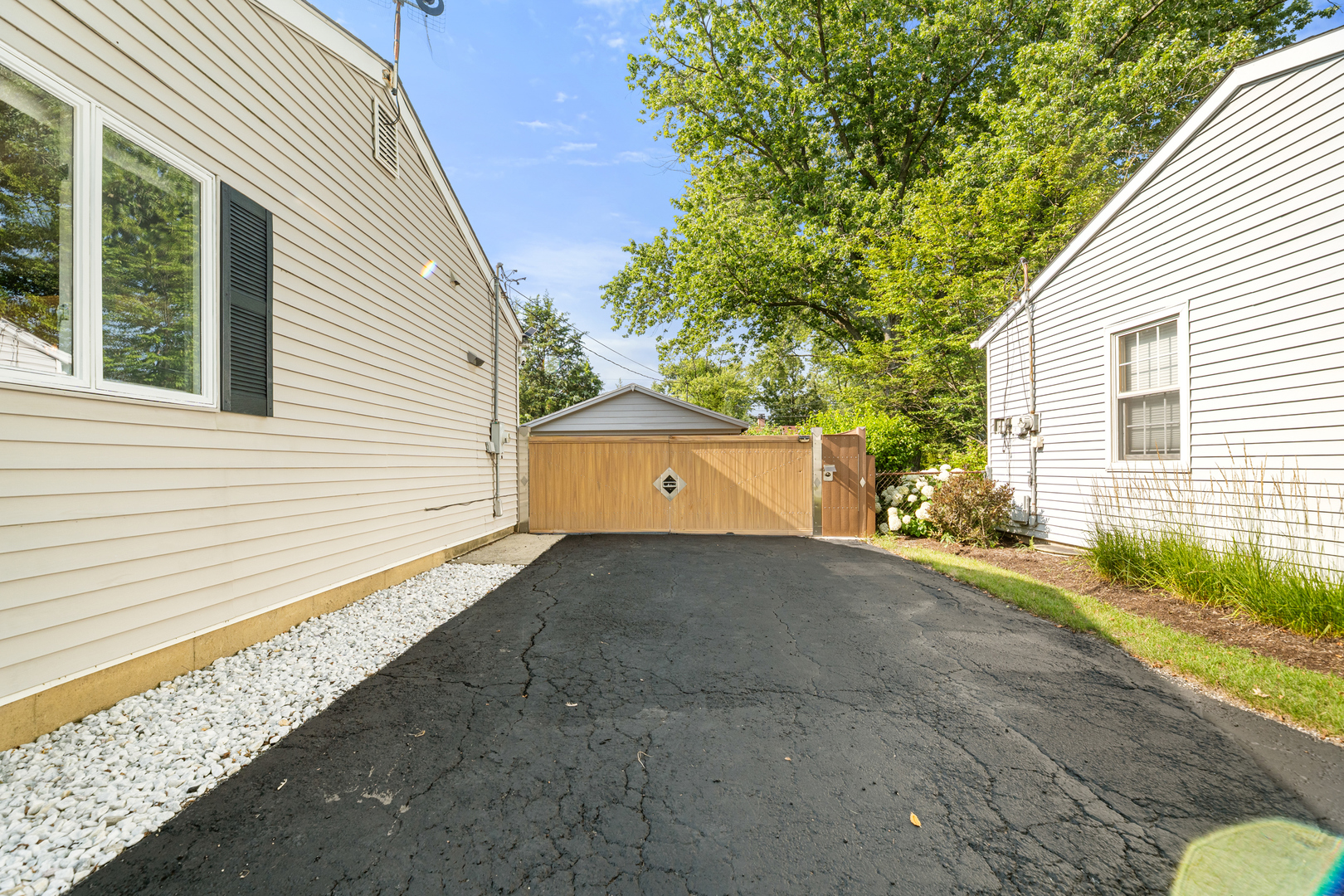 124 Bernard Drive, Buffalo Grove, IL 60089