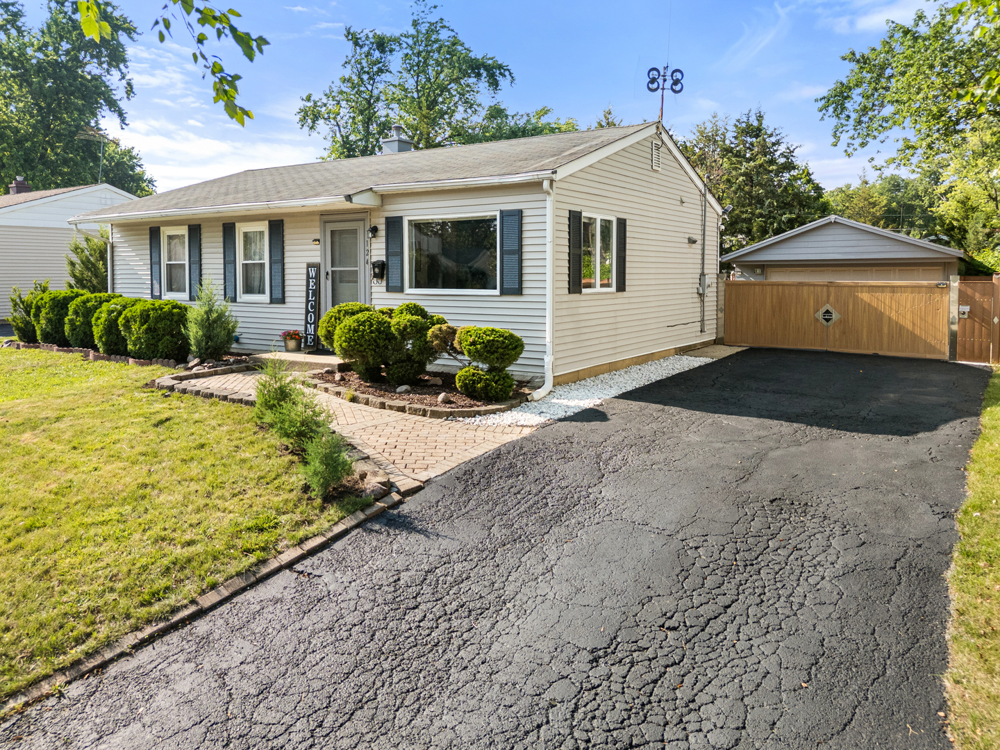 124 Bernard Drive, Buffalo Grove, IL 60089