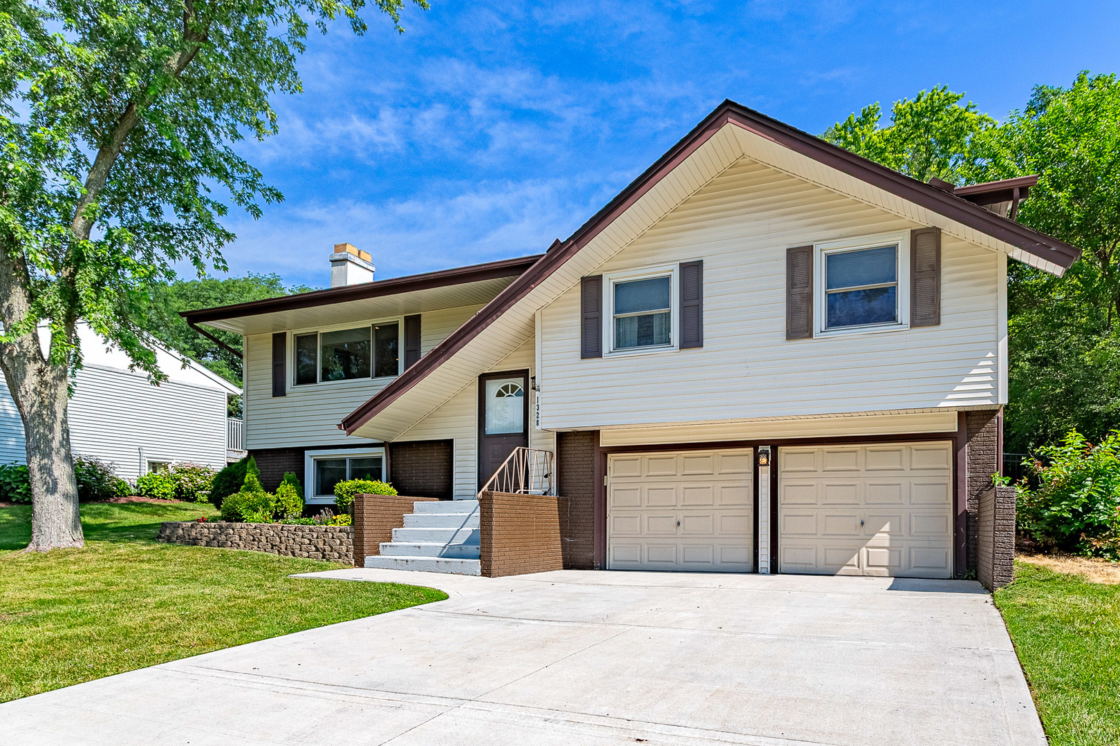 1328 Concord Lane, Schaumburg, IL 60193