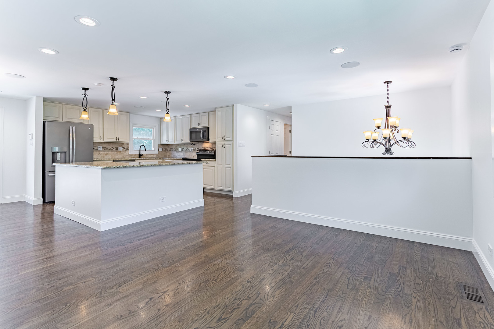 1328 Concord Lane, Schaumburg, IL 60193