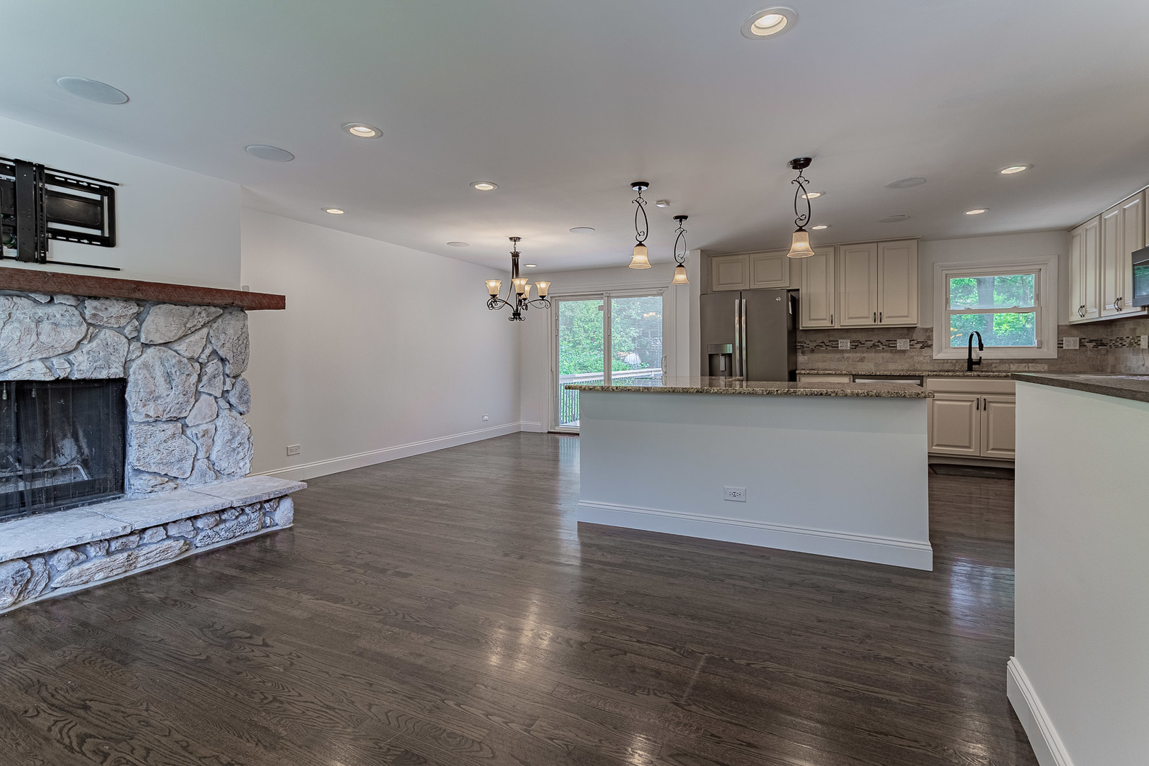 1328 Concord Lane, Schaumburg, IL 60193