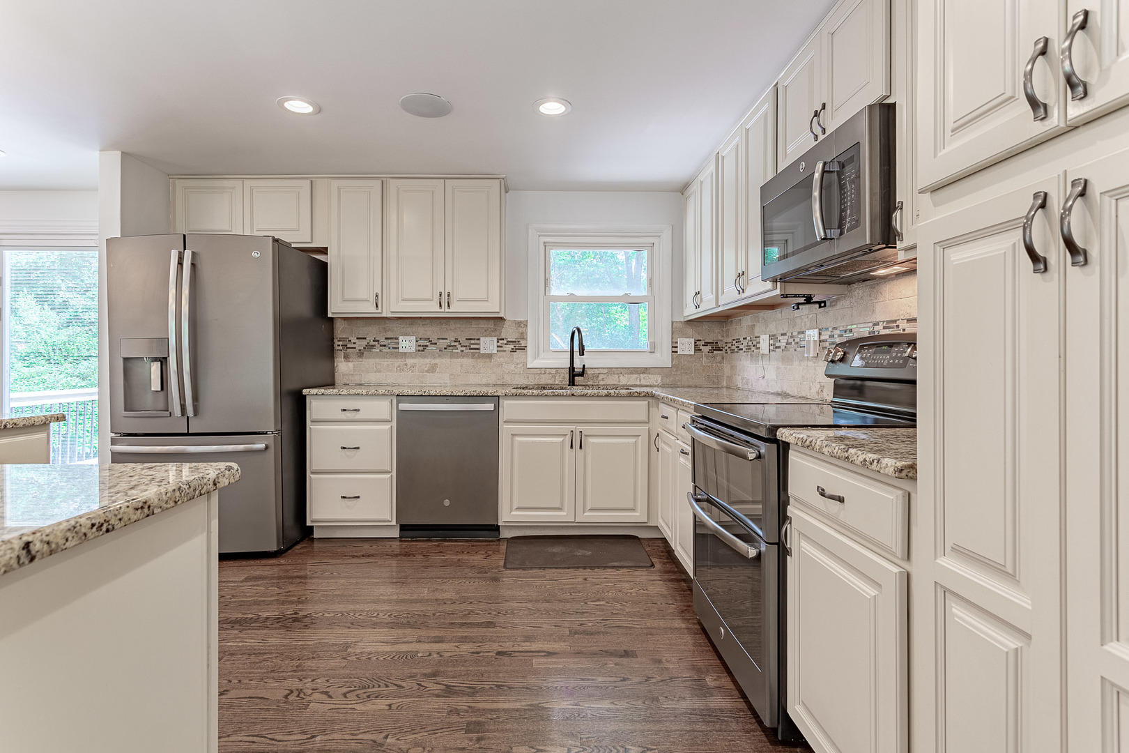 1328 Concord Lane, Schaumburg, IL 60193