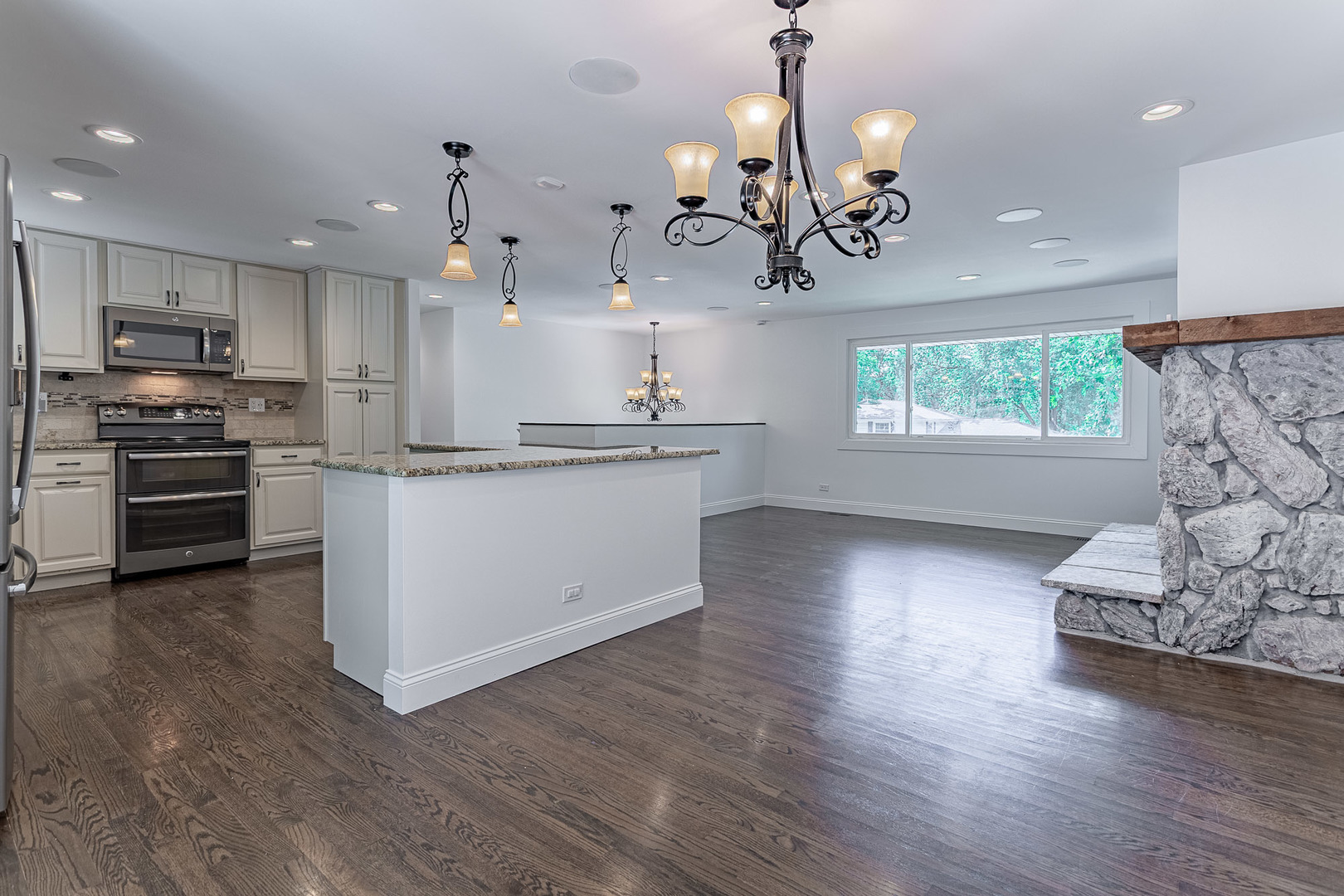1328 Concord Lane, Schaumburg, IL 60193