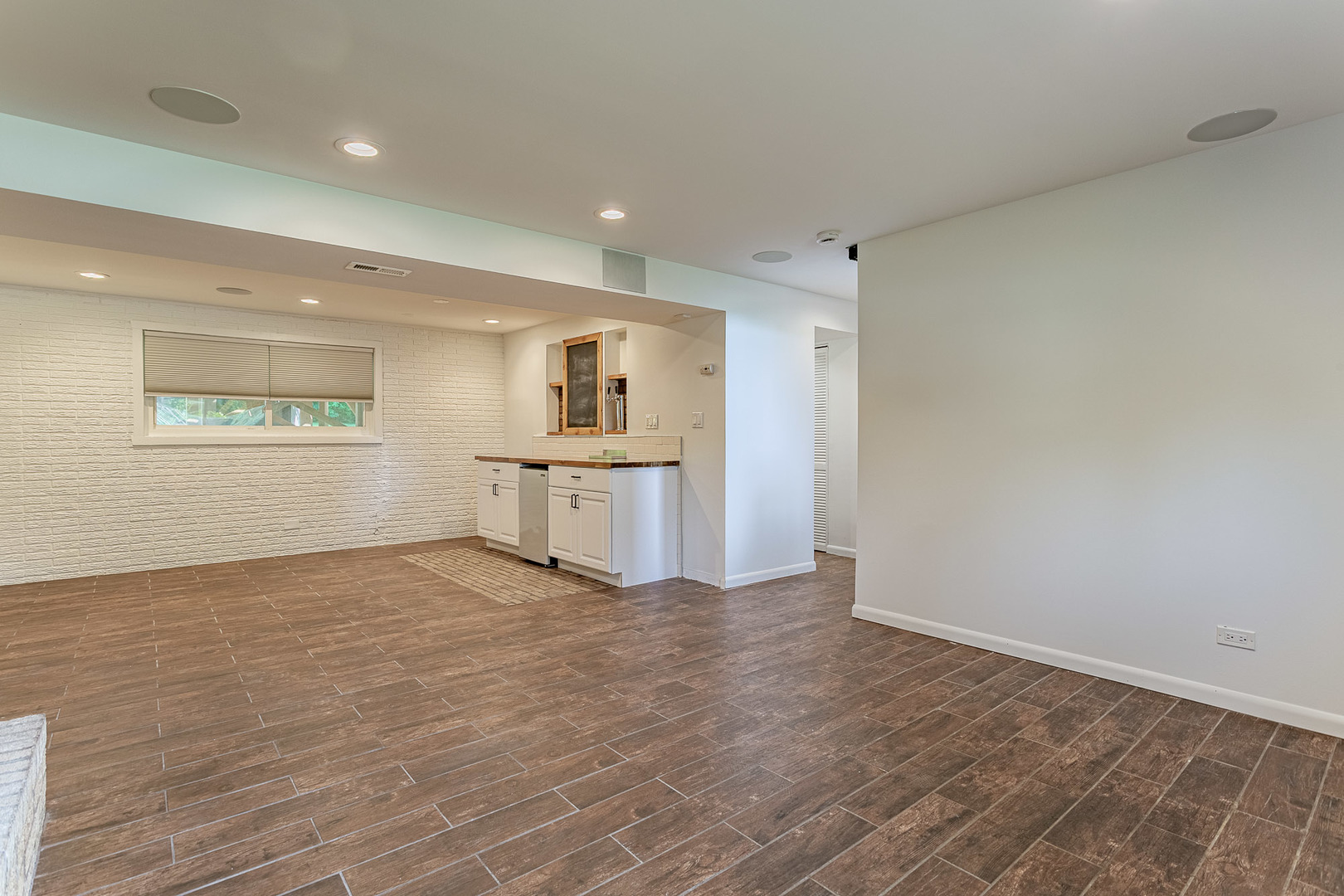 1328 Concord Lane, Schaumburg, IL 60193