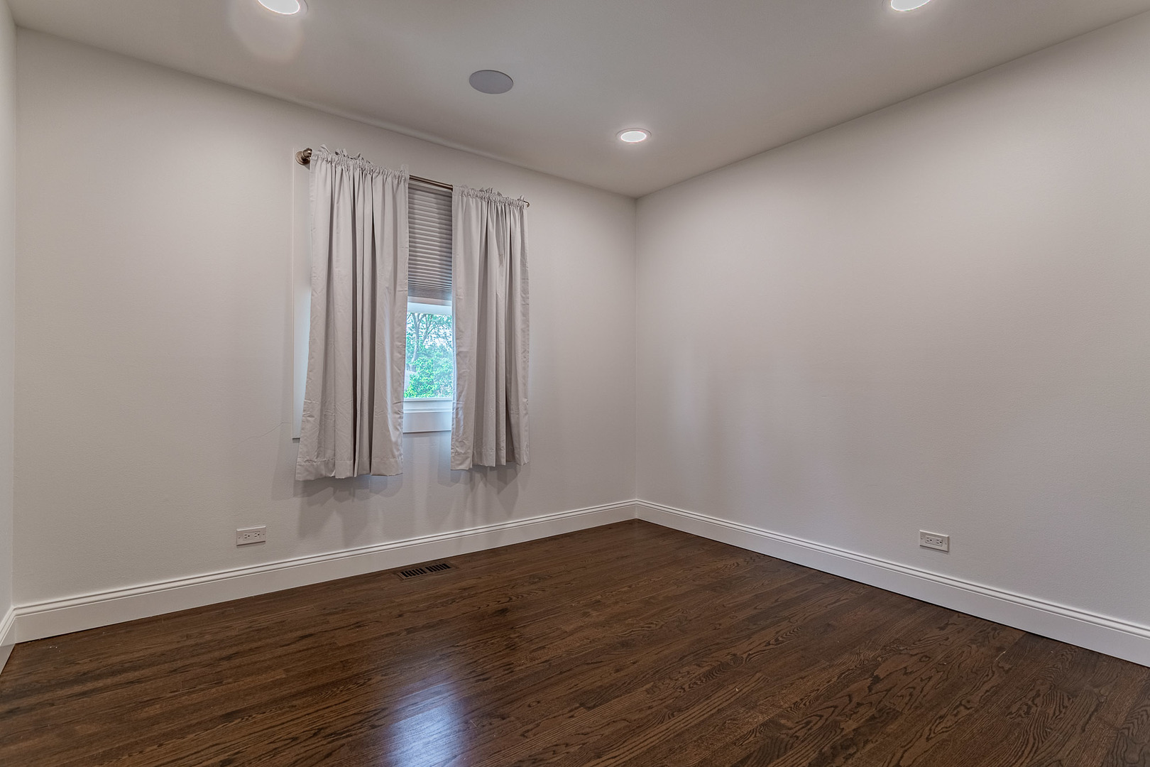1328 Concord Lane, Schaumburg, IL 60193