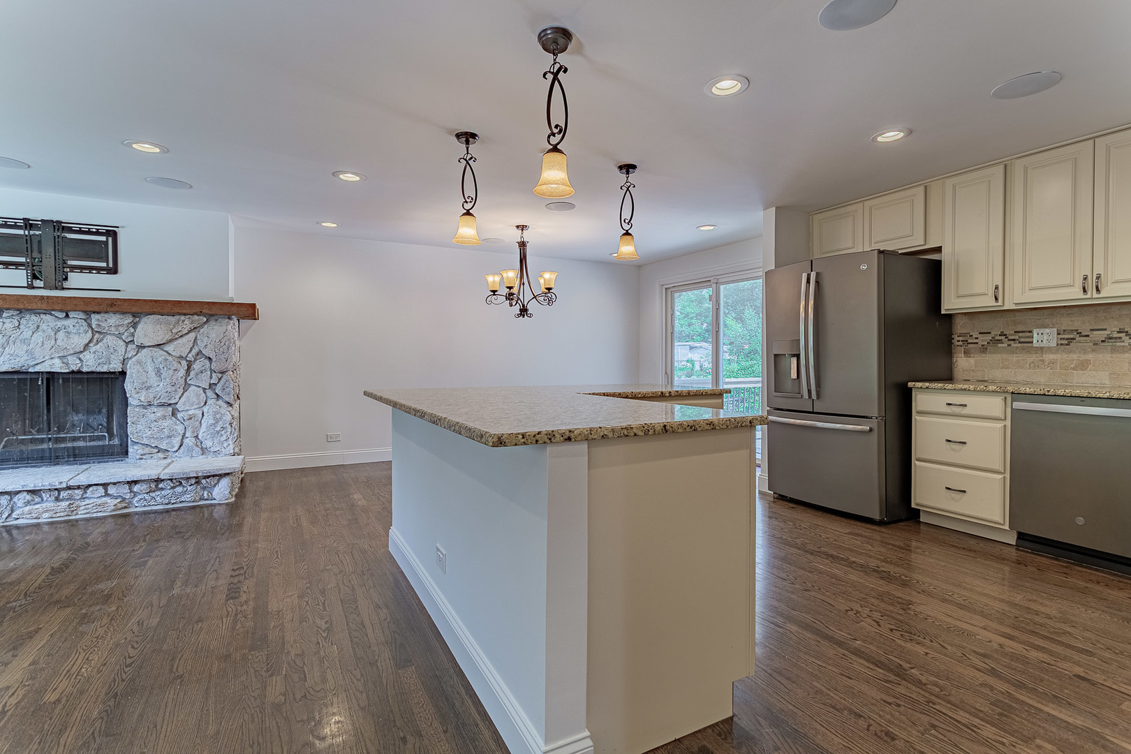 1328 Concord Lane, Schaumburg, IL 60193