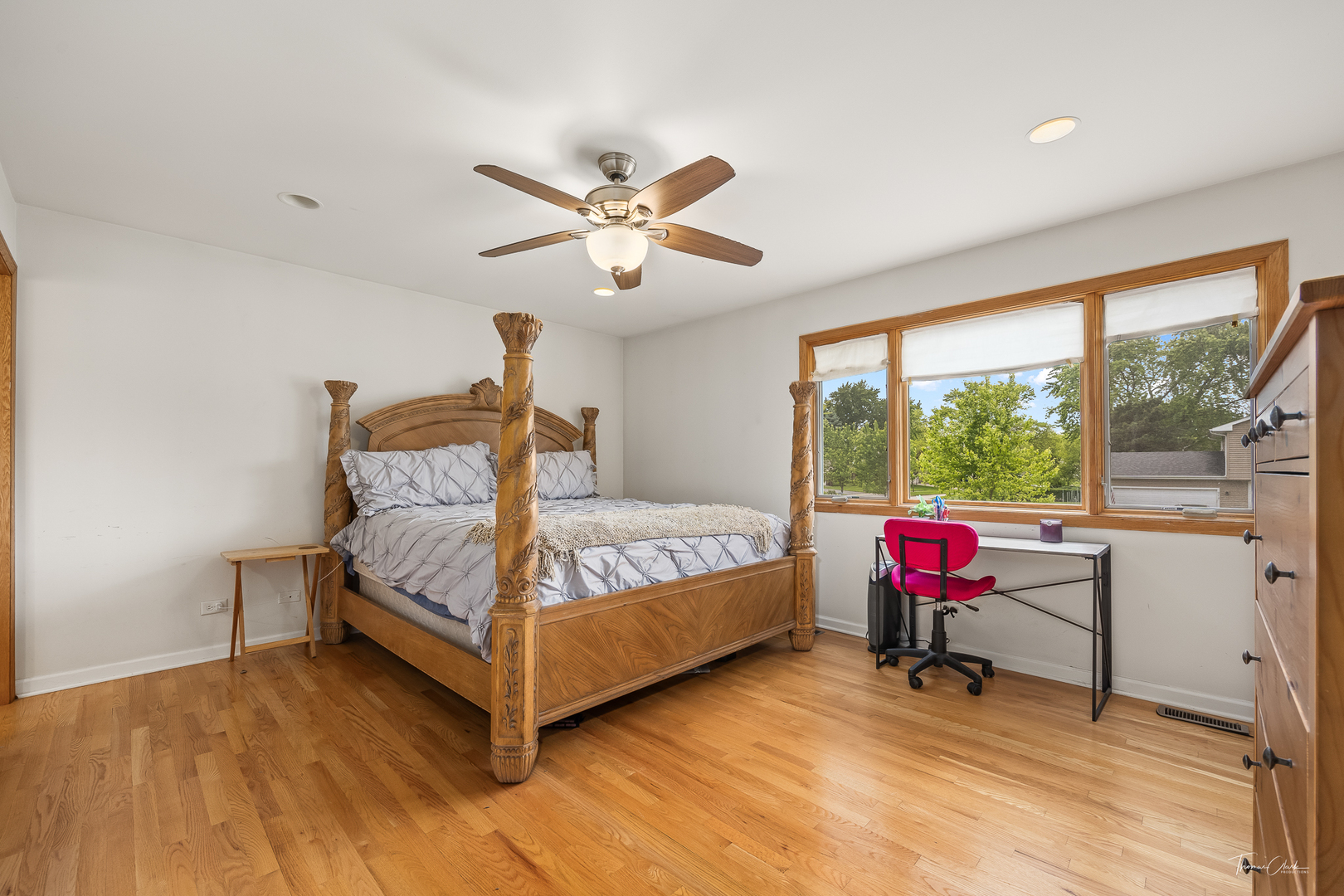 977 E Castlewood Lane, Bartlett, IL 60103
