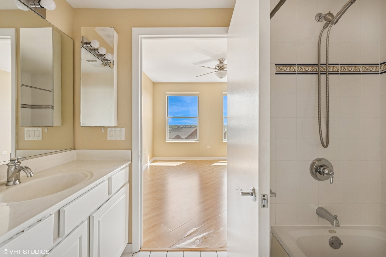 77 S Evergreen Avenue #707, Arlington Heights, IL 60005