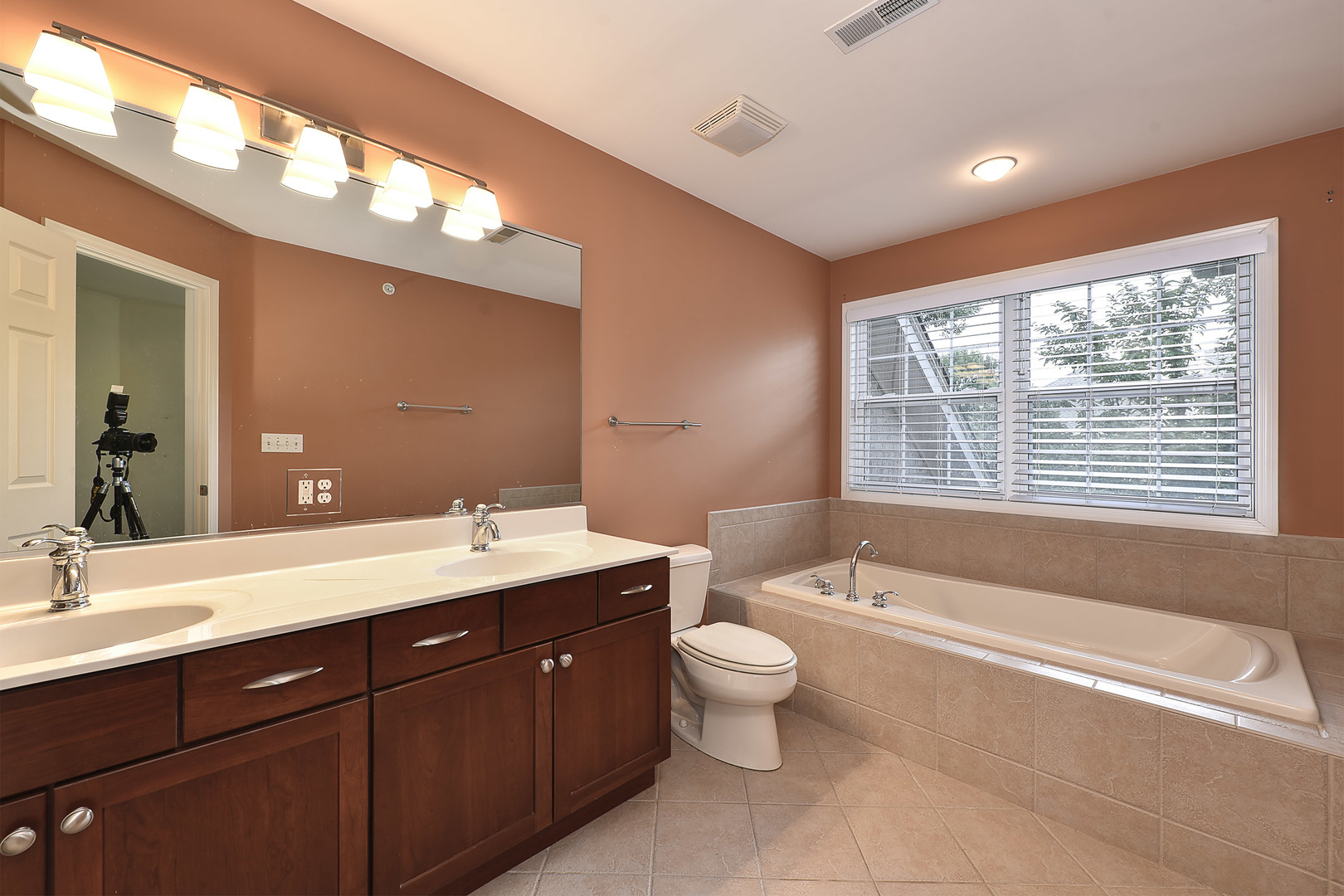 824 Stone Canyon Circle #824, Inverness, IL 60010