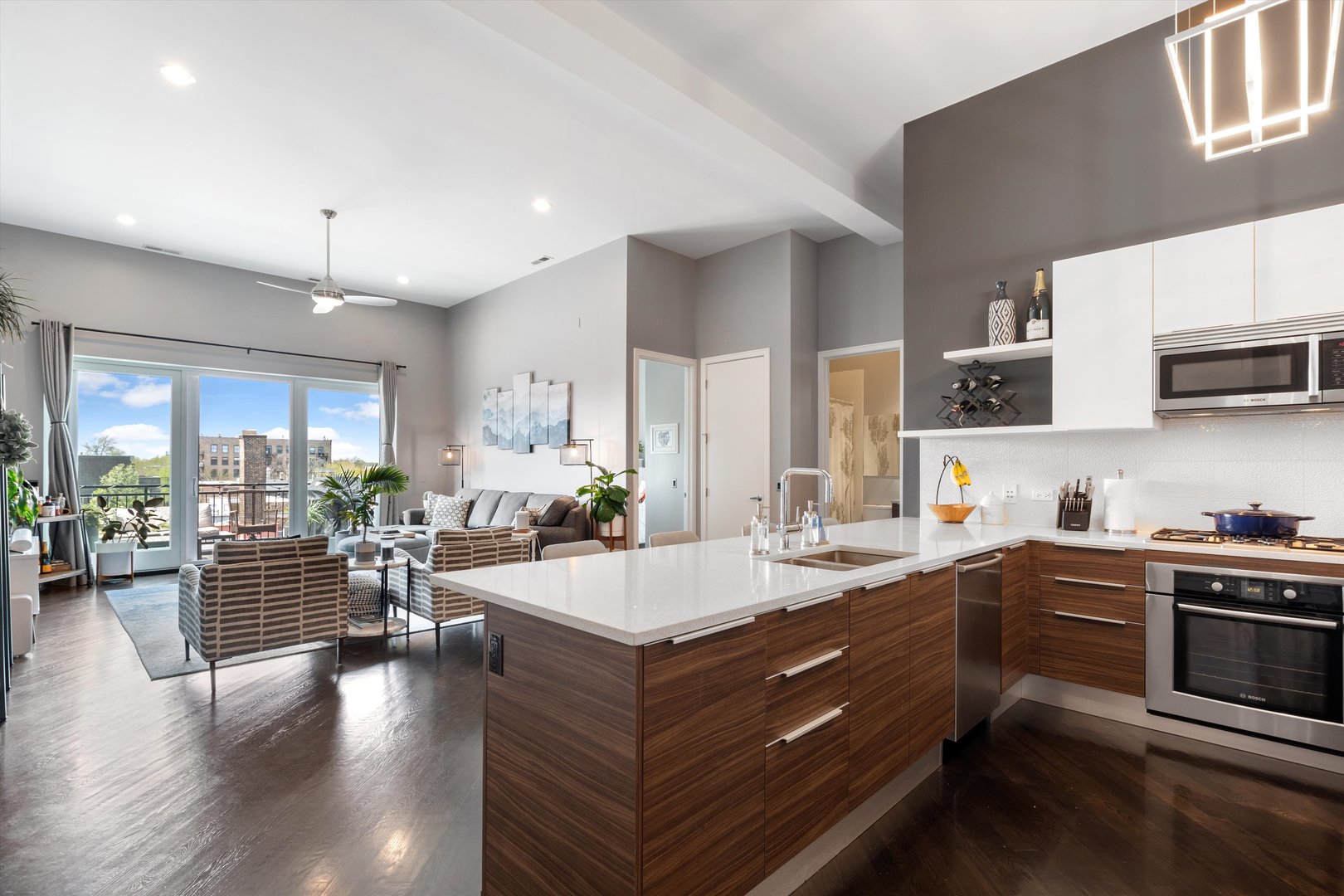 2410 W Bloomingdale Avenue #4E, Chicago, IL 60647