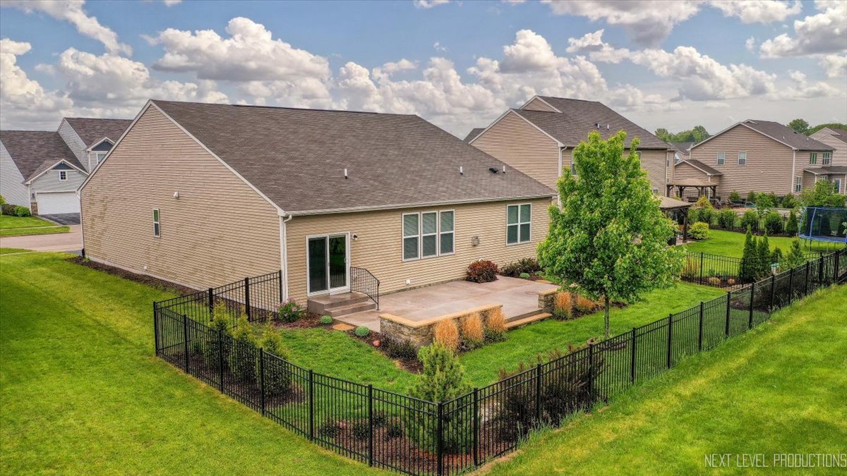 719 Foxborough Road, South Elgin, IL 60177