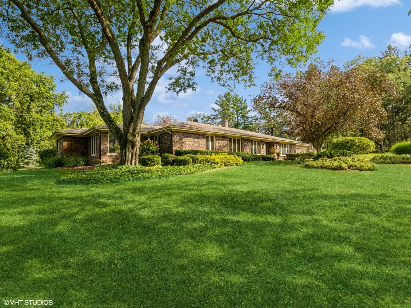 2720 Red Barn Road, Crystal Lake, IL 60012