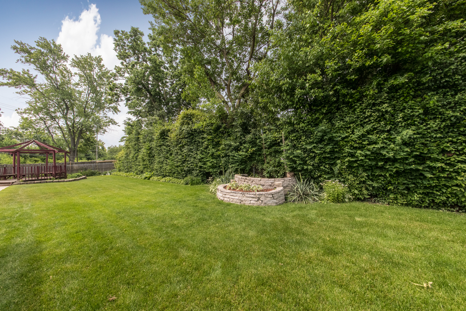 1504 Pfingsten Road, Glenview, IL 60025