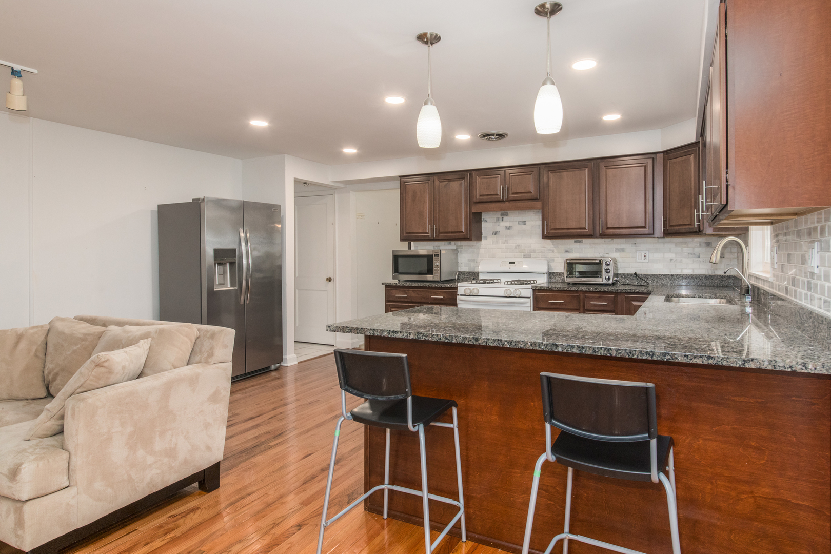 1504 Pfingsten Road, Glenview, IL 60025